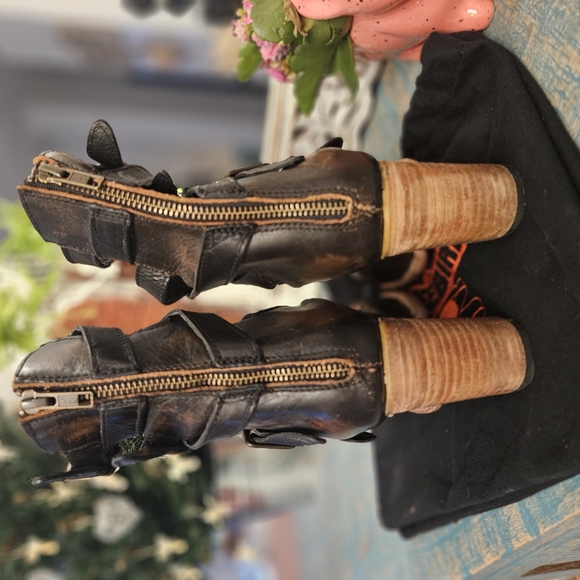 Strappy Black Leather Heeled Sandals - Picture 6 of 6